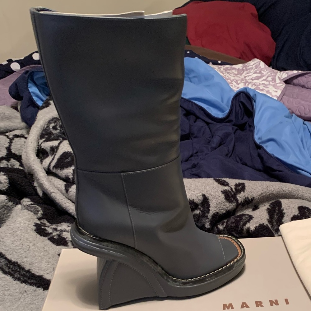 Gray and comfortable size 8 1/2